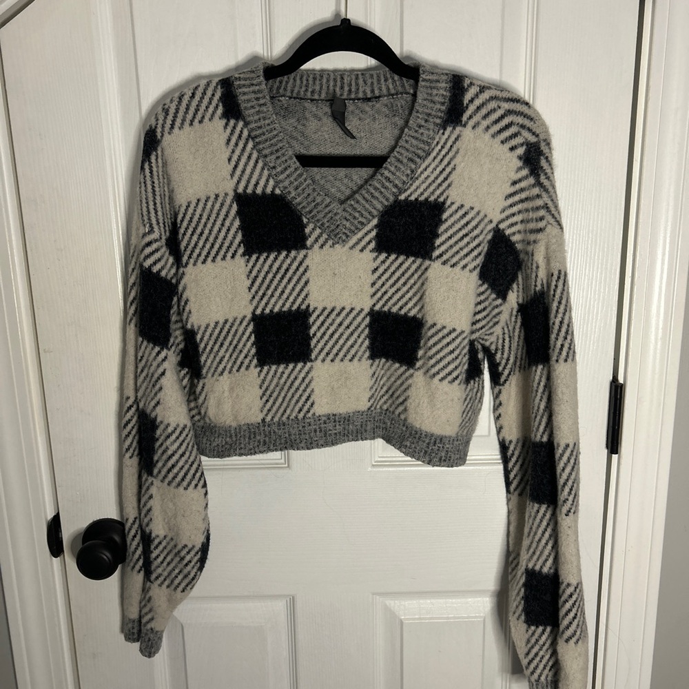 Alya Cropped V-Neck Sweater